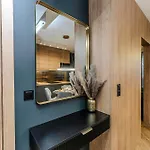 Easy Rent - Reduta 110, Free Parking, 24h Check-in アパート *